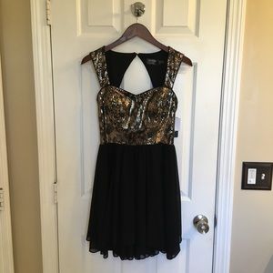 GUESS size 4 NWT Dress